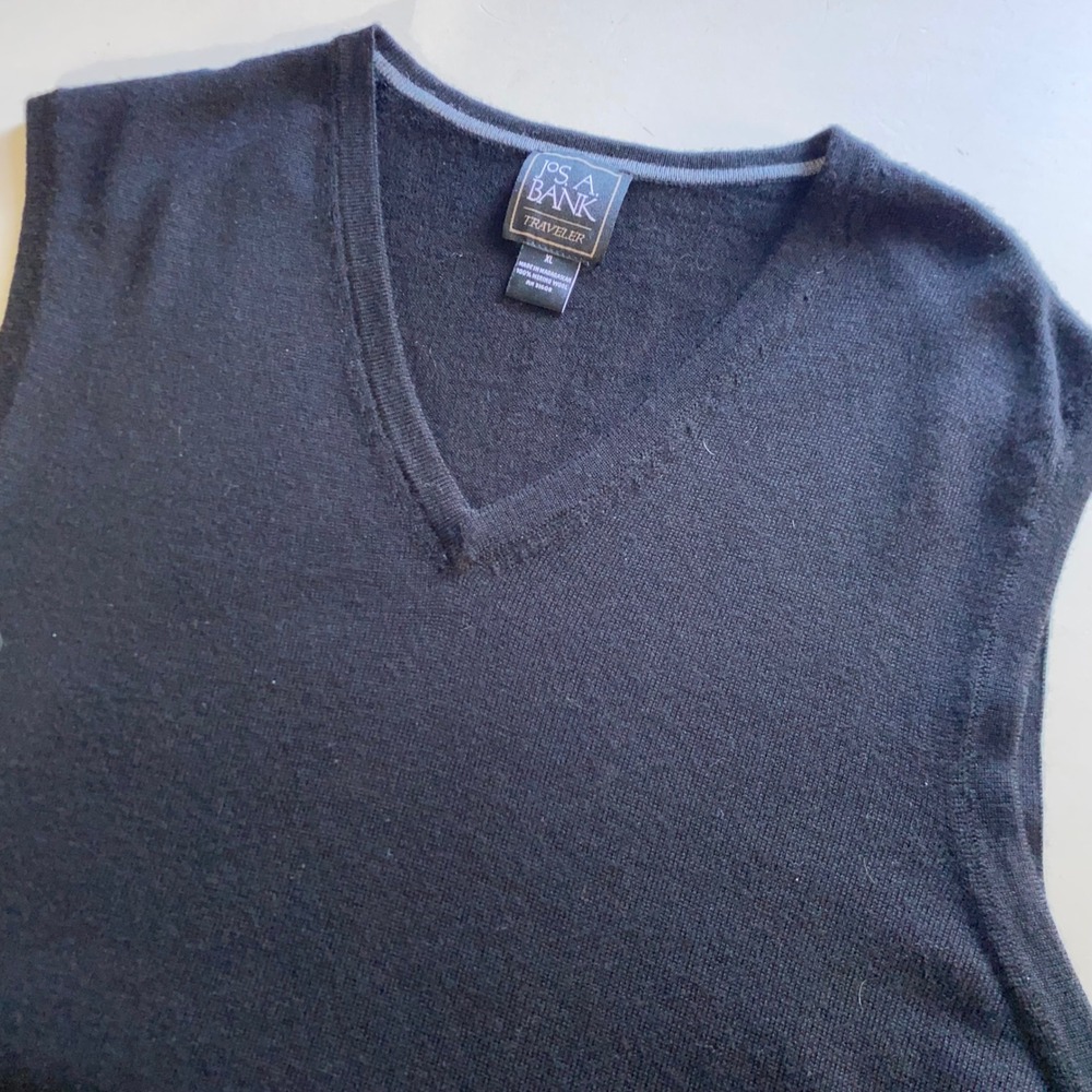 Jos A Bank Traveler Mens XL Black 100% Merino Wool V-Neck Sweater Vest